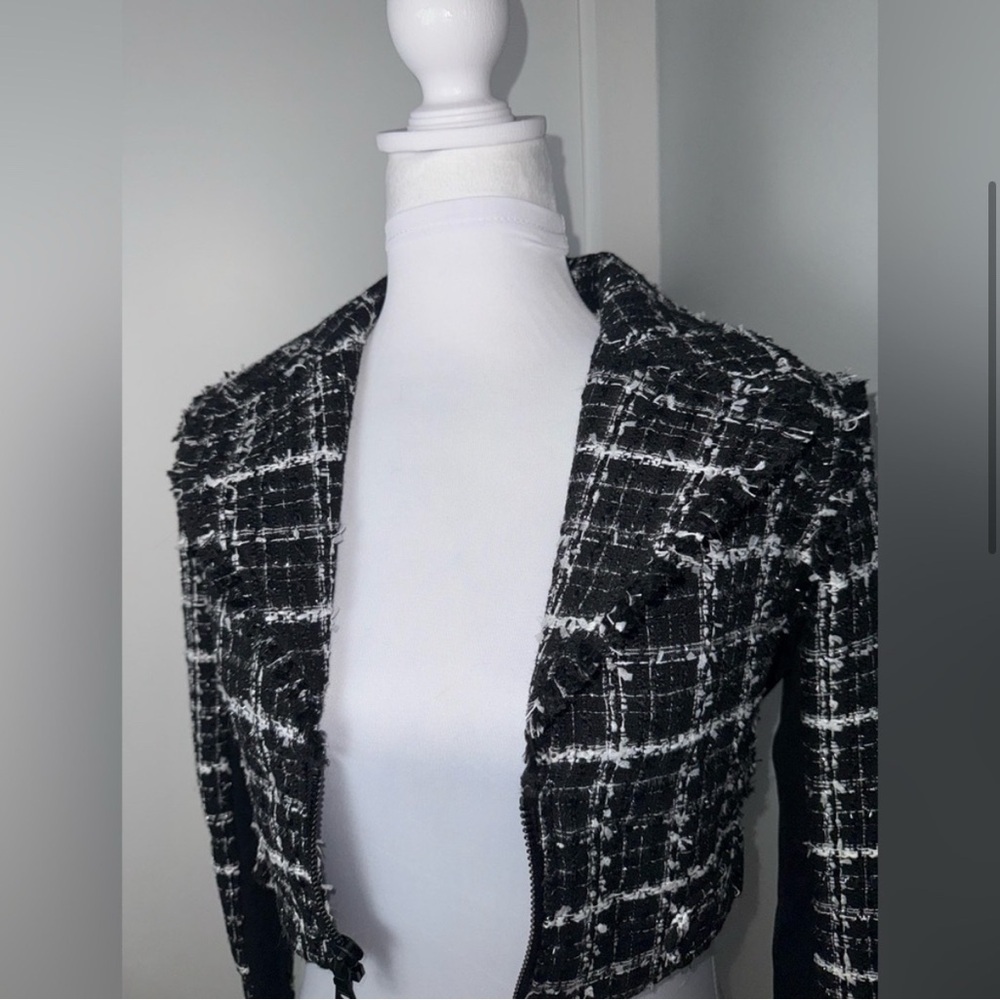 Alice and Olivia Yardley Cropped Fray Hem Jacket/Small - Picture 6 of 12